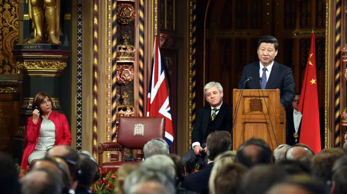 Projev čínského prezidenta před členy parlamentu
