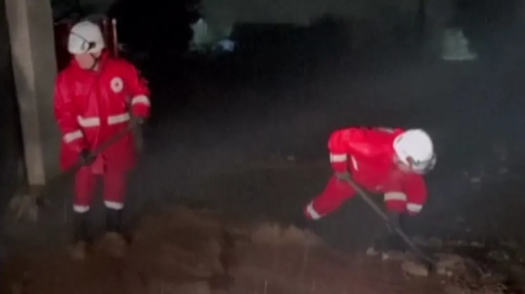 Do ulic Athén byly nasazeny záchranné složky