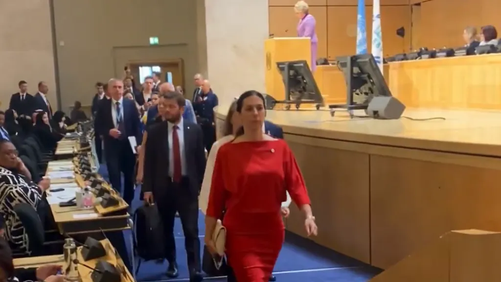 Demonstrativní opuštění sálu při projevu předsedkyně Rady Ruské federace Valentiny Matvijenkové