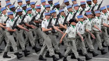 V Paříží se konala tradiční vojenská přehlídka u příležitosti výročí dobytí Bastily