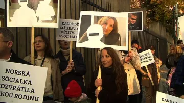 Demonstrace na podporu rodiny Michalákovy
