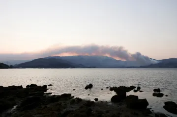 Požáry ve Španělsku mají čtvrtou oběť. Ohnisek však díky počasí ubývá