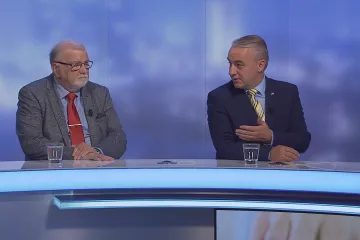 Státní zaměstnanci by neměli mít vyšší mzdy než ti v soukromém sektoru, míní předseda Svazu průmyslu Hanák