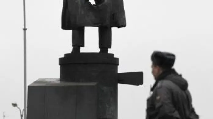 Leninova socha poškozená výbuchem