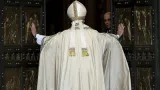 Diviš: Stalo se poprvé, že by bránou prošli dva papežové za sebou