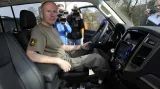 Nová policejní auta pro zásah ve Vrběticích