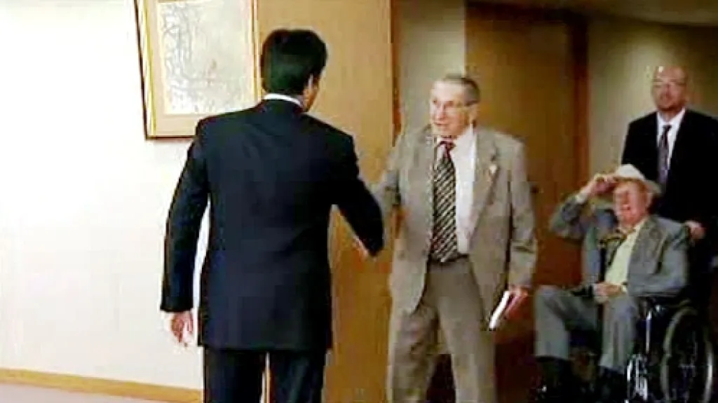 Kacuja Okada a Lester Tenney
