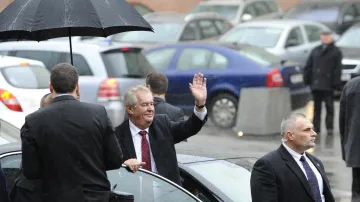 Příjezd prezidenta Miloše Zemana na Univerzitu obrany
