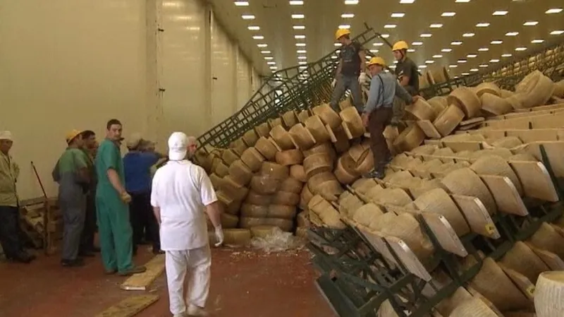 Zničený sklad sýra v Itálii