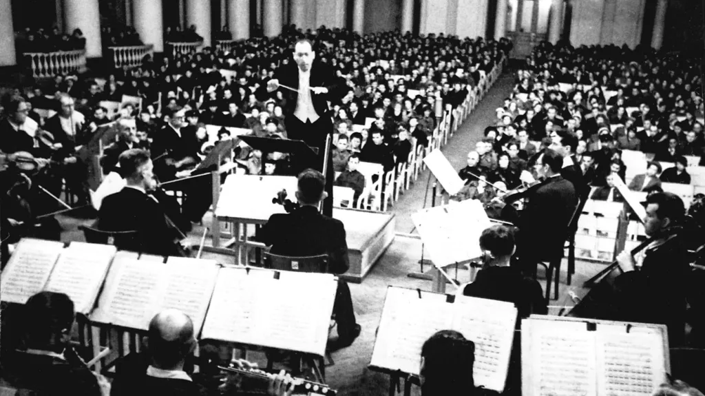 Provedení Šostakovičovy Sedmé symfonie v obleženém Leningradu