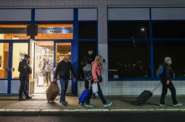 Do Česka se vrátili další lidé z Dubaje, z Prahy opět odletěl repatriační let