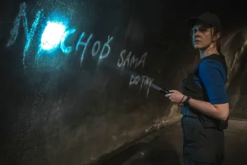 V tunelech metra se natáčí mysteriózní Zmizení Sáry Lindertové