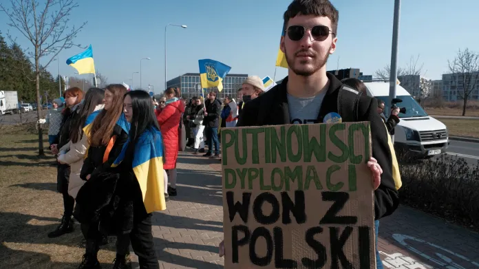 Protest proti válce na Ukrajině se odehrál i ve Varšavě