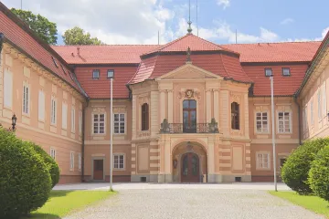 Stát znovu zvažuje aukci zámku Štiřín, obec Kamenice má zájem o část areálu