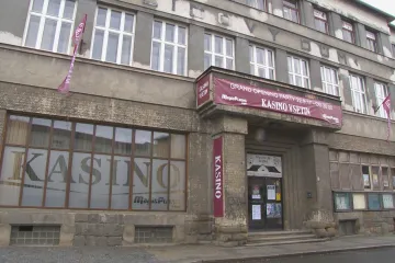 Ve Vsetíně mají centrální kasino. Herny, které měly zmizet, ale fungují dál