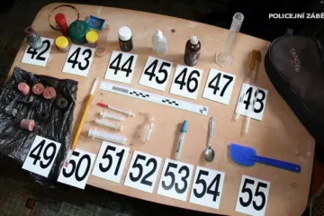 Policisté na Karvinsku zatkli tři mladíky, kteří zásobovali drogami asi 50 lidí