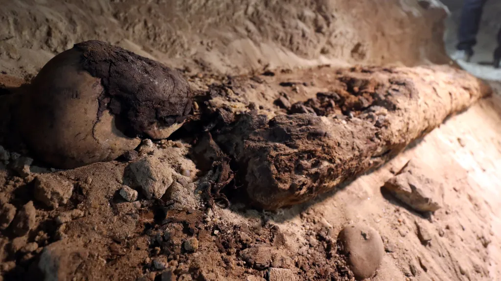 Egyptologové našli neznámé katakomby plné mumií