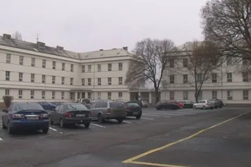 Města a obce žádají kdysi zestátněný majetek. Brno například kasárna