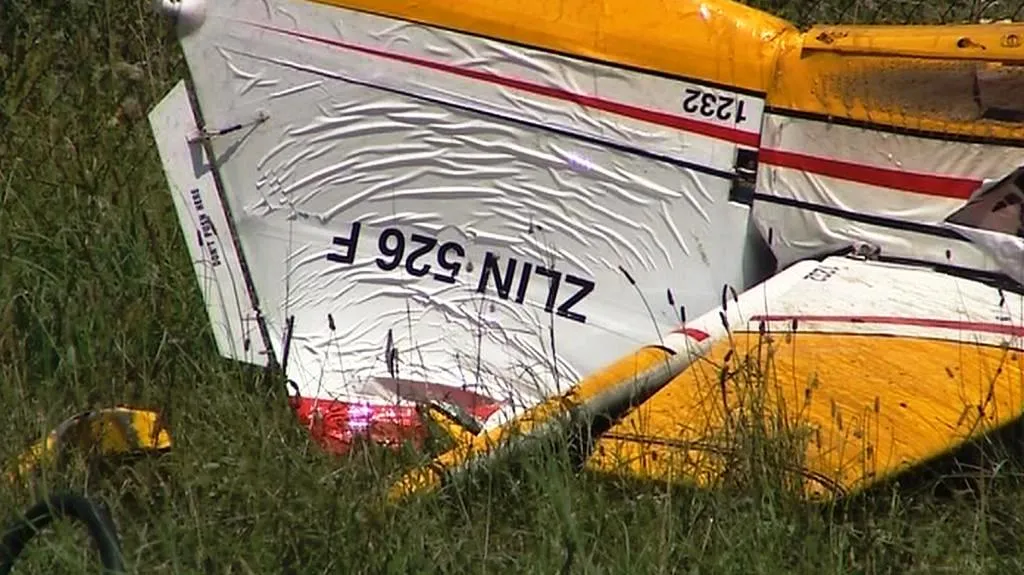 Trosky zříceného letounu u Kroměříže