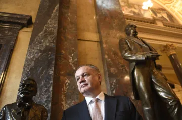 Praha je podle Kisky neoficiálně třetí největší slovenské město. Lukeš od něj dostal vyznamenání