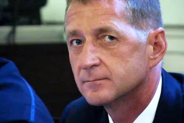 Soudy se dohodly. Janouškův nástup do vězení vyřeší v Brně, spěchat ale nebudou