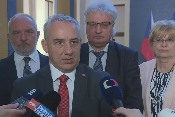 Odbory se s vládou nedohodly na růstu platů. Kabinet argumentuje inflací i zadlužením státu