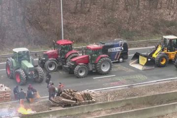 Evropu svírají demonstrace zemědělců. Upozorňují na růst nákladů i konkurenci z Ukrajiny