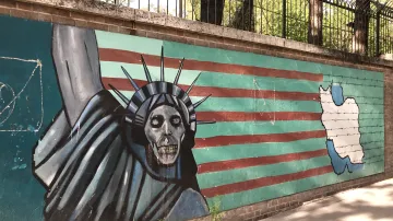 Zeď u bývalé americké ambasády v Teheránu