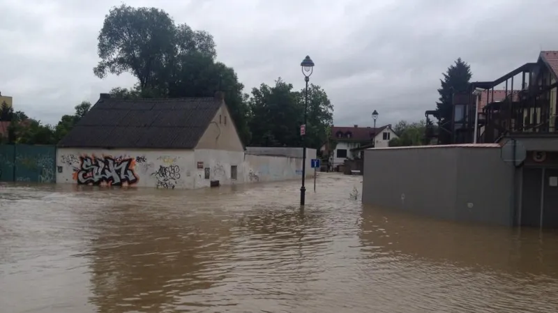 Hostivař ze strany od Křesťanského gymnázia
