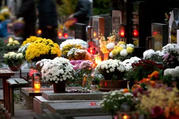 Dušičky –  čas symbolického prolínání světa živých a mrtvých