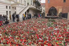 Tisíce svíček opět připomněly oběti střelby na filozofické fakultě