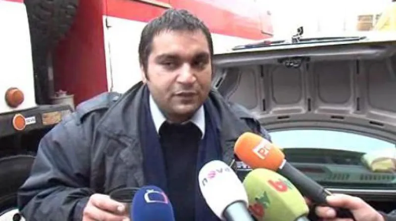 Řidič Marcel Novosády uvízl při havárii ve svém autě