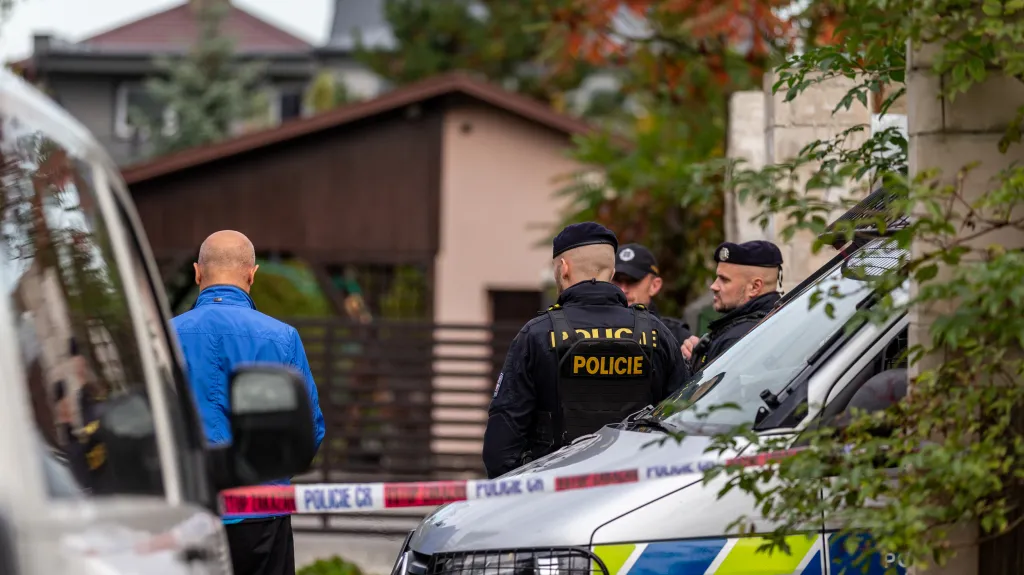 Policie na místě střelby v Dolní Lutyni