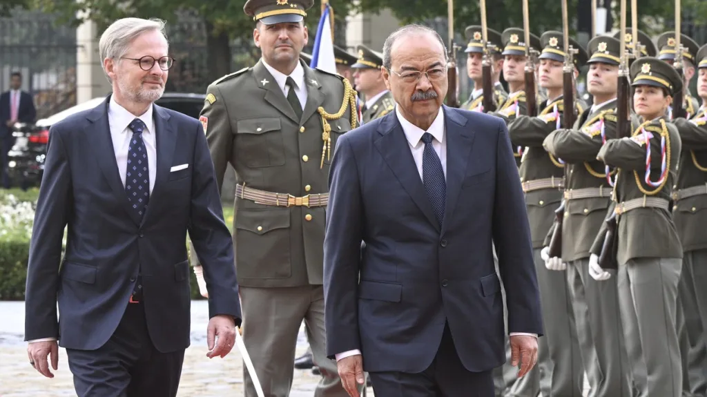 Premiér Petr Fiala se setkal se svým uzbeckým protějškem Abdullou Aripovem