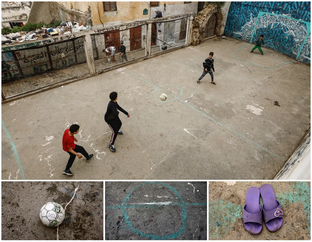 Fotbal ve starém městě Algiers Al Casbah v Alžírsku