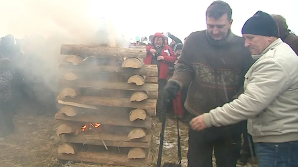 Každoročně se na Velké Javořině zapaluje vatra česko-slovenského přátelství