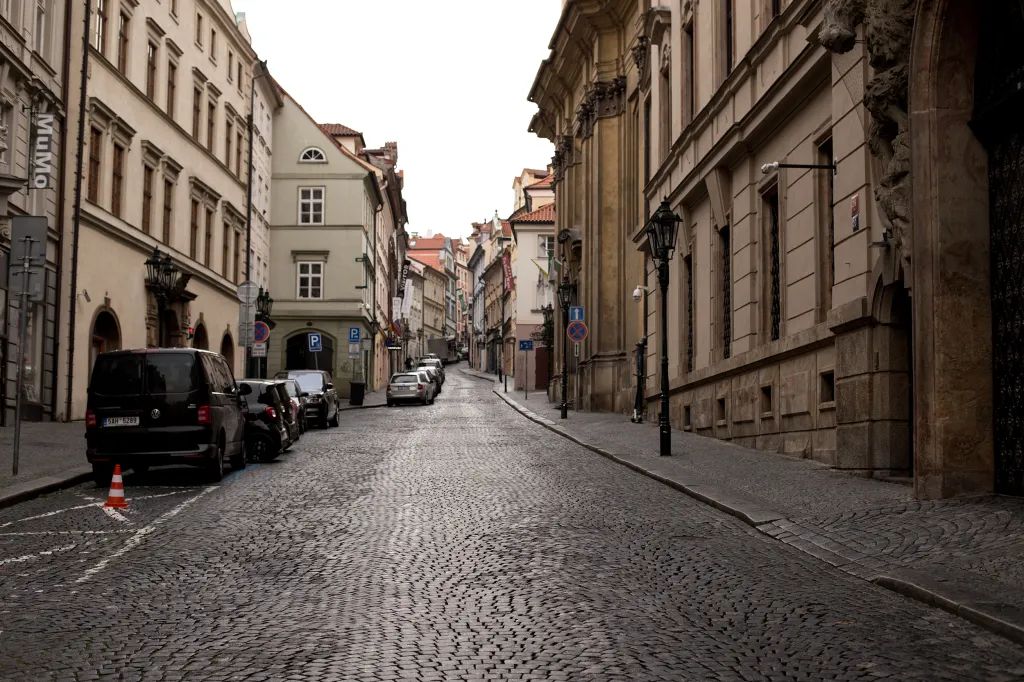 To samé platí i o Nerudově ulici. Počet turistů: nula