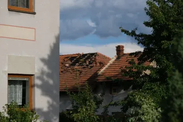 Hraběticemi se zřejmě prohnalo slabé tornádo, způsobilo škody v řádu desítek milionů