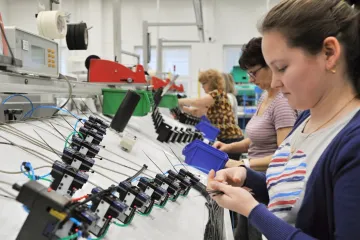 Růst mezd až o pět procent by mohly firmy zvládnout, míní Hospodářská komora