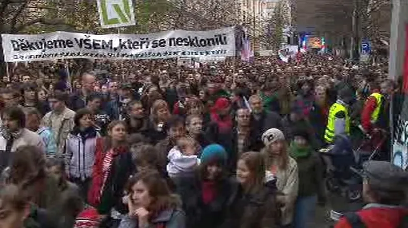 Shromáždění lidí na Albertově