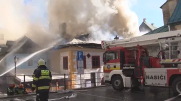 V historickém centru Banské Štiavnice zachvátil požár několik domů