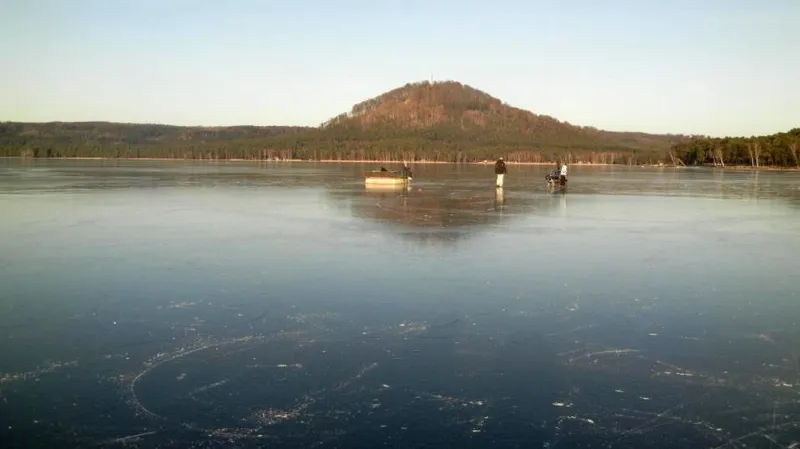 Zamrzlé Máchovo jezero