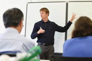 Jazykoví lektoři jsou bez práce, soukromé školy musí kvůli nízkému zájmu studentů propouštět