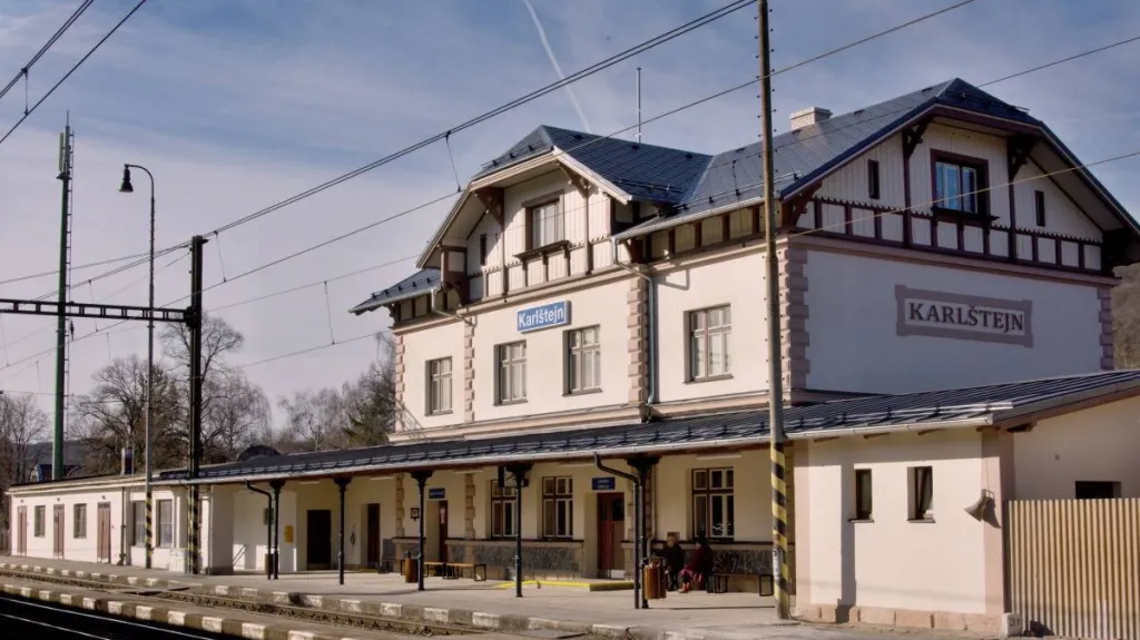 Opravené nádraží v Karlštejně