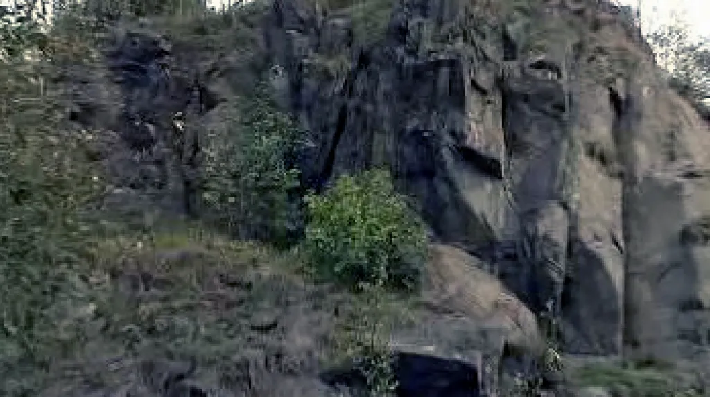 Puklý masiv nad Třebíčí