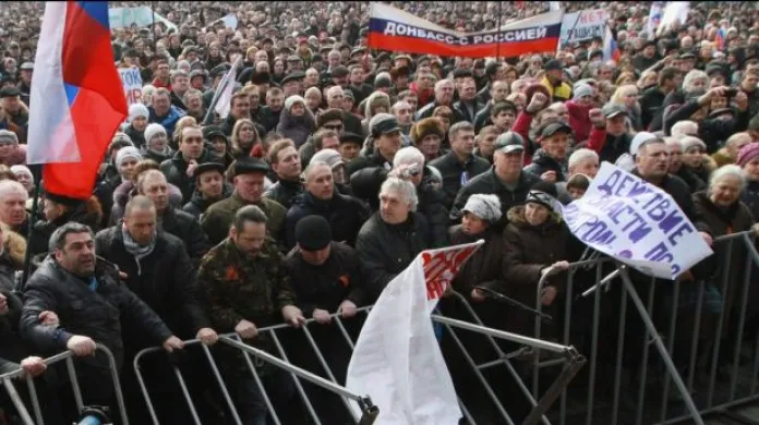 Proruský východ Ukrajiny protestuje proti nové vládě