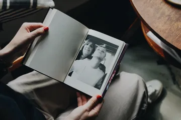 Édouard Louis vrací své matce ukradený život