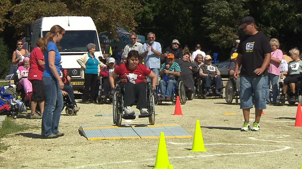 Sportovní setkání vozíčkářů v oboru Hvězda