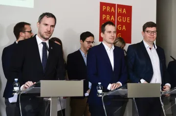 Pražská koalice se dohodla na zahraničních cestách i zániku nefunkční firmy, která stála miliony