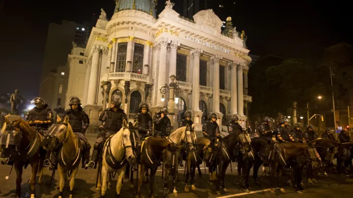 Pořádková policie na koních v Riu de Janeiru